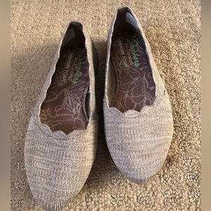 Skechers memory foam loafers size 5